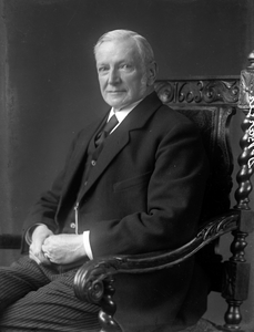 835569 Portret van ds. H.H. (Hendrik Herman) Barger, geboren Vreeland 1 mei 1855, predikant bij de Hervormde Gemeente ...